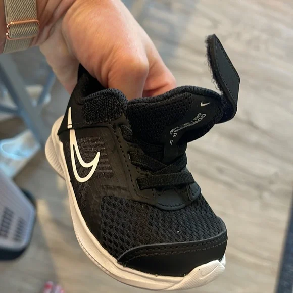 Nike Downshifter Toddler/Kids Shoes size 4C, BNWOT - Picture 4 of 5